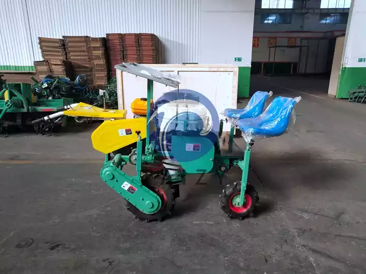 wheeled transplanting machine