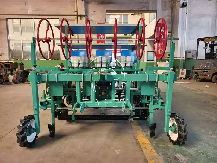 macchina per piantare piantine