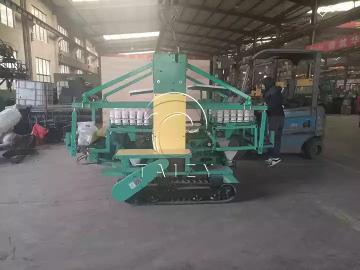 crawler vegetable transplanter factory ready for packing